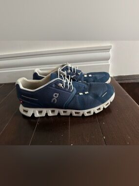 On Cloud blue & White Running Shoes